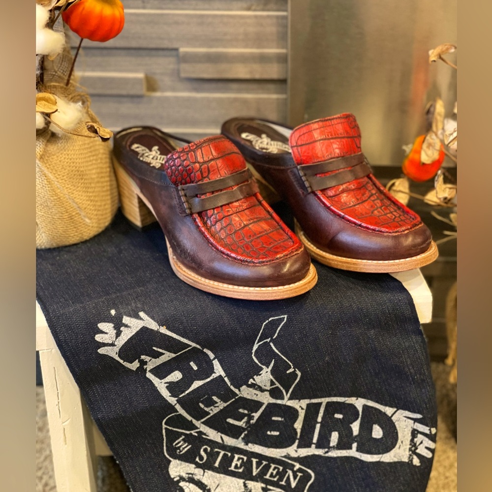 Freebird Collins Mule Size9, Wine (Nearly New)